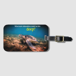 Etiqueta Para Maletas Tortuga marina relajante bajo el agua