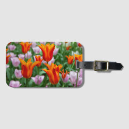 Etiqueta Para Maletas Tulipanes naranjas brillantes en el parque