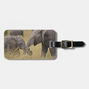 Etiqueta Para Maletas Un elefante africano pastando en los campos