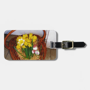 Etiqueta Para Maletas Una cesta de folletos amarillos y huevo de Pascua