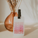 Etiqueta Para Maletas Una doncella de honor Rosa moderno jovencita retro<br><div class="desc">Maid of honour Pink and red girly retro simple de los 60 de los geniales vibraciones de la fiesta de fin de semana de soltera favorece la etiqueta de equipaje.</div>
