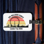 Etiqueta Para Maletas Viaje familiar de Personalizados Sunset en Londres<br><div class="desc">Etiqueta personalizada para el equipaje de vacaciones de Londres con una silueta de las atracciones de la ciudad frente a una fresca puesta de sol que incluye el puente,  el Ojo de Londres (rueda del milenio) y el reloj Big Ben. Guay United Kingdom trip-keepsake souvenir.</div>