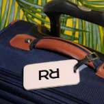 Etiqueta Para Maletas Viajero del mundo de lujo rosa<br><div class="desc">Elegante Monograma Rosa Lujo Elegante Mundo Viajero Etiqueta Viaje con estilo y asegúrese de que su equipaje se destaca con nuestra etiqueta de equipaje de personalizado en monograma, diseñada para el viajero que aprecia una mezcla de seguridad y estilo personalizado. Con un fondo rosado de color moda con sus iniciales...</div>