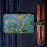 Etiqueta Para Maletas Vincent van Gogh - Floreciente árbol de almendros<br><div class="desc">El floreciente árbol de almendros (1890) de Van Gogh es una antigua pintura post impresionsionismo de arte fino de vida floral. Una rama de un almendro en flor en un jardín de primavera con el cielo azul en el fondo. Hermosas flores blancas florecientes. Sobre el artista: Vincent Willem van Gogh...</div>