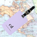 Etiqueta Para Maletas Violet lavender nombre elegantes iniciales moderna<br><div class="desc">Fondo violeta de color lavanda. Personalice y agregue sus iniciales de monograma y nombre escrito con letras de bloque. Cartas negras. Moderna,  moderna y sencilla. Atrás: añade tu información de contacto.</div>