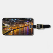 Vista nocturna por drones del paseo marítimo de Pa