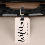 Etiqueta Para Maletas Wifey Love | Elegante guión y franjas de pincel ne<br><div class="desc">Nuestras etiquetas Mr & Mrs son el accesorio perfecto y elegante para empezar una luna de miel. Compra esta etiqueta para el equipaje de esposas como un regalo para ti mismo o esto hace un regalo excelente para la novia que te gusta. El diseño presenta una tipografía negra elegante estilo...</div>