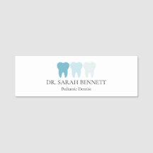 Elegante dentista azul claro profesional