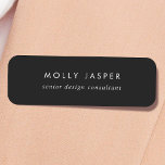 Etiqueta Para Nombres Elegante Sofisticado Moderno Mínimo Simple Negro<br><div class="desc">Una elegante etiqueta de nombre minimalista con tipografía clásica en blanco sobre un simple fondo negro minimalista. El texto se puede personalizar fácilmente para un toque personal. Un diseño sencillo,  minimalista y contemporáneo que resalta de la multitud.</div>