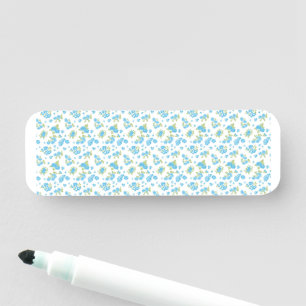 Etiqueta Para Nombres fondo blanco con flores azules y pulga verde