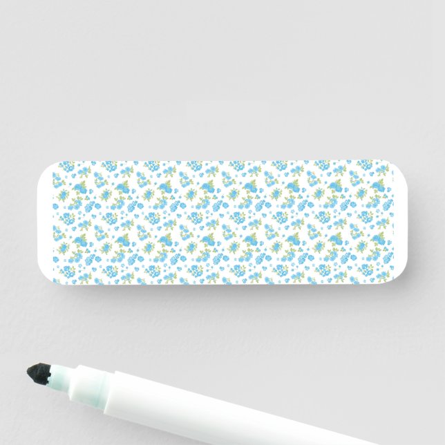Etiqueta Para Nombres fondo blanco con flores azules y pulga verde (In situ)