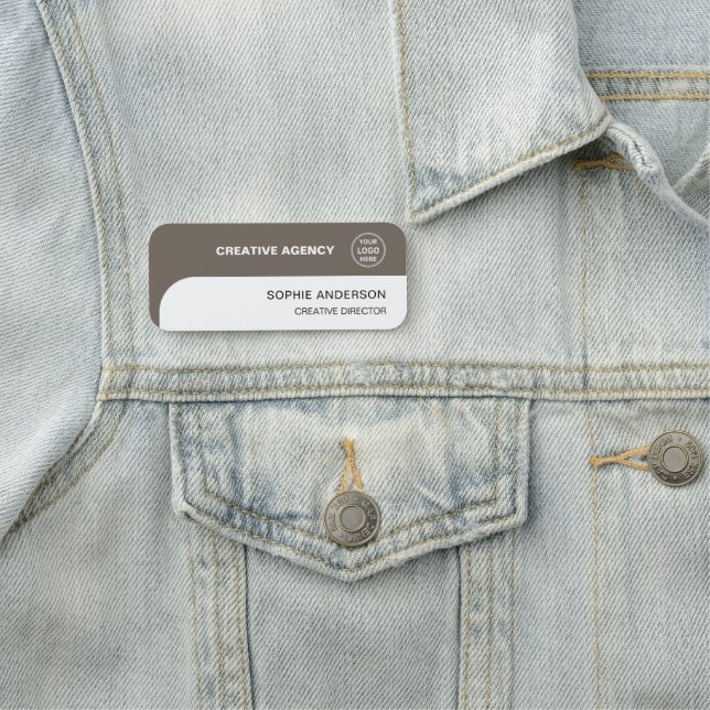 Etiqueta Para Nombres Modern Custom Logo Taupe Employee Staff (In situ)