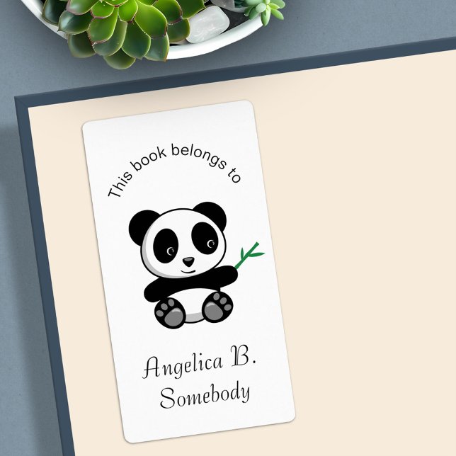 Etiqueta Pequeño Panda lindo con placa de palo de bambú (Subido por el creador)