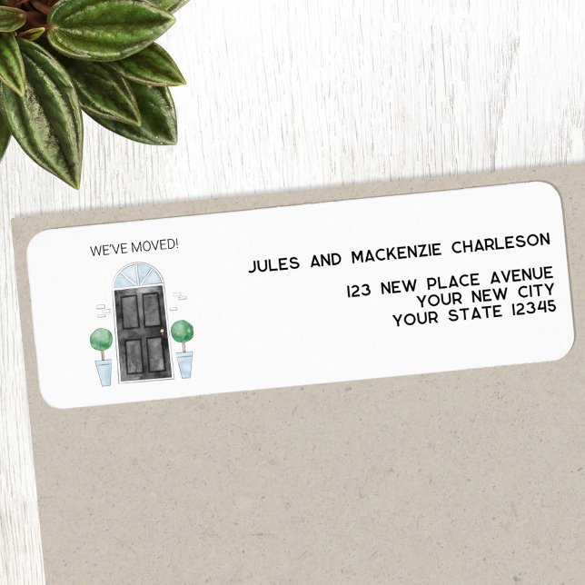 Etiqueta Puerta negra que hemos movido nueva dirección de r (Watercolor front door we've moved new home announcement return address label)