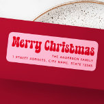 Etiqueta Retro Merry Christmas dirección de retorno rojo ro<br><div class="desc">Etiquetas de direcciones de color rojo y rosa o de cualquier color con el texto "Feliz Navidad" en un tipo de letra de estilo retro y su dirección de retorno debajo. Puede cambiar los colores de fondo y fuente a cualquier color personalizado con la herramienta de diseño.</div>