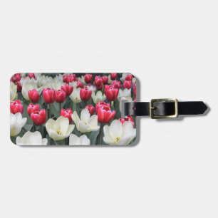 Etiqueta roja y blanca del equipaje de los