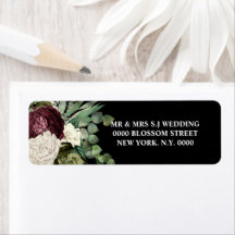 Rosa de campo floreciente botánico negro borgoñés