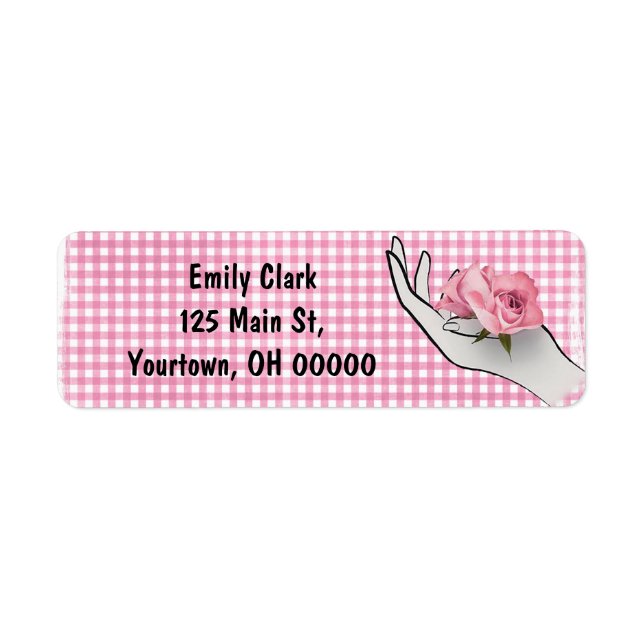 Etiqueta rosa rosa en mano sobre gingham (Frente)