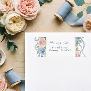 Etiqueta Rosas rosadas pastel, blancas y azules con cinta