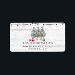 Etiqueta Rustic Christmas Trees dirección de las cadenas de<br><div class="desc">Una moderna y rústica acuarela de celebración Navidades vacaciones etiqueta de regresos,  con luces de cuerdas festivas,  árboles de Navidad y adornos en un fondo de madera.</div>