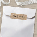 Etiqueta Rústica burla Kraft feliz por siempre después del<br><div class="desc">Esta elegante etiqueta rústica de favores de boda presenta las palabras "alegremente siempre después" en un guión gris oscuro contra un fondo de patrón kraft como fondo. Es genial para etiquetar tus regalos de boda. Es fácil de personalizar; simplemente reemplace el texto del marcador de posición para agregar su propia...</div>