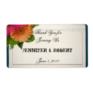 Etiqueta rústica de botellas de agua de madera pin