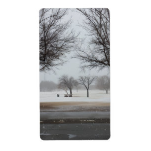 Etiqueta Sereno paisaje invernal del parque nevado