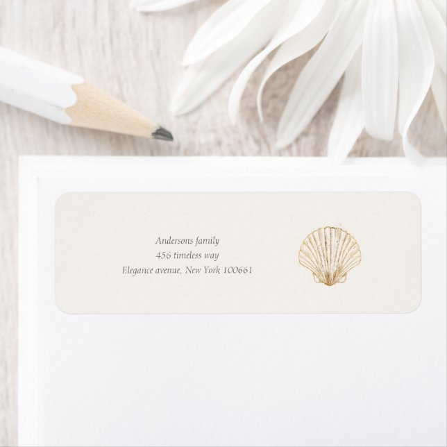 Etiqueta Stylish Coastal Seashell Wedding Address Label (In situ)