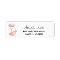 Una pequeña conejita en una manta cardíaca