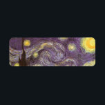 Etiqueta Vincent van Gogh - Noche Starry<br><div class="desc">Noche estrellada (1889) de Vincent van Gogh es una pintura vintage de la naturaleza del paisaje artístico de arte fino. Vista de una ciudad en un valle por la noche con nubes girando, las estrellas brillando y una hermosa luna dorada de media luna amarilla. Se pintó durante el día desde...</div>