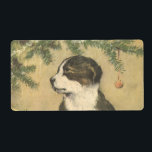 Etiqueta Vintage Christmas, Cute Puppy con Árbol De Navidad<br><div class="desc">Ilustracion de época Diseño navideño navideño con un adorable cachorro collie sentado bajo el árbol de Navidad. ¡Este lindo bebé de piel está al lado de algunos instrumentos musicales, una pompa o una trompeta y algunos tambores esperando a la familia en la mañana de los Navidades! ¡Esta corbata hará a...</div>
