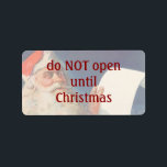 Etiqueta Vintage Christmas, Santa Claus Naughty Nice List<br><div class="desc">Ilustracion de la Vintage. Imagen de feriado navideño con un alegre Santa Claus usando a su gorra rojo y revisando su traviesa o buena lista en la Noche de los Navidades.</div>