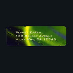 Etiqueta Vintage Science Ficción Green Planet w Spaceship<br><div class="desc">Planetas de ciencia ficción de ilustracion de época futurista e imagen del espacio exterior. Una nave espacial que vuela alrededor de la atmósfera de un planeta verde neón con muchos asteroides y estrellas en el cielo en el futuro. Un clásico diseño de historietas de ciencia ficción de los años 50....</div>