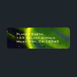 Etiqueta Vintage Science Ficción Green Planet w Spaceship<br><div class="desc">Planetas de ciencia ficción de ilustracion de época futurista e imagen del espacio exterior. Una nave espacial que vuela alrededor de la atmósfera de un planeta verde neón con muchos asteroides y estrellas en el cielo en el futuro. Un clásico diseño de historietas de ciencia ficción de los años 50....</div>