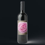 Etiquetas de frasco de Rosa personalizadas<br><div class="desc">Etiquetas de botellas rosadas personalizadas Etiquetas clásicas de Rosa para vinos, cerveza, etiquetas de botellas de champán Personalizado Rosa e invitaciones. Románticas etiquetas de botellas de Rosa de San Valentín y tu nombre aquí Subió regalos para Bodas Aniversario Cumpleaños y Estilosas etiquetas rosas de cualquier día y Keepsakes por el...</div>