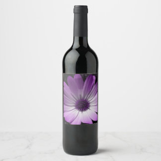 Etiquetas de frascos de vino morado de margarita