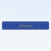 Elegante guión dorado sobre fondo azul marino