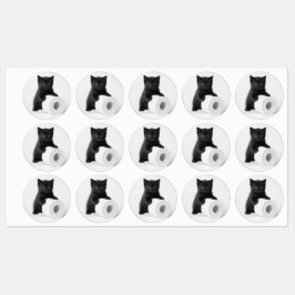 Etiquetas Gatito negro bebé protegiendo rollo de papel higié