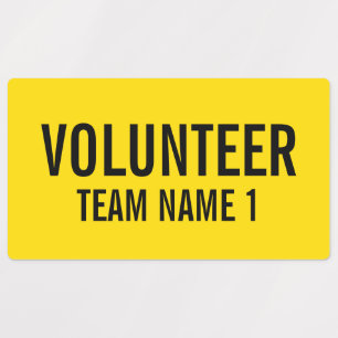 Etiquetas Insignia de voluntario amarillo con nombre de equi