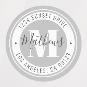 Etiquetas Nombre monogramado y texto circular   Gris imperme