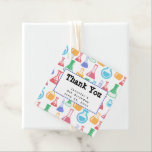 Etiquetas Para Recuerdos Beakers and Flask Fun Science Pattern Cumpleaños<br><div class="desc">Gracias a ti favorece las etiquetas con un patrón divertido y colorido. Los investigadores científicos vivirán con vasos y frascos de diferentes formas y tamaños en colores alegres y brillantes.</div>
