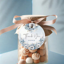 Bebé de nieve en invierno hace frío fuera de Baby