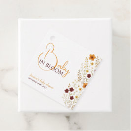 Etiquetas Para Recuerdos Bebé en el florecimiento de flores silvestres de o