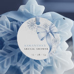 Etiquetas Para Recuerdos Blue Bow Snowflake Winter Bridal Shower Tags Favor<br><div class="desc">Añade un toque espumoso a tus favores de tu fiesta con estas etiquetas favoritas de la ducha de novias de invierno. Diseñados con delicados copos de nieve y una moda de arco azul,  son perfectos para celebraciones de temporada.</div>