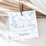 Etiquetas Para Recuerdos Blue Bow Sweet 16th Birthday Party Square<br><div class="desc">Gracias a sus invitados con estas preciosas etiquetas favoritas de Coquette,  la adición perfecta a sus regalos fiestas. Personalizable y fácil de imprimir,  le agregarán un detalle sincero a su celebración. 111BD C</div>