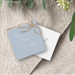 Etiquetas Para Recuerdos Boda azul turbio mínimo Gracias<br><div class="desc">Etiquetas elegantes y elegantes para las bodas. Esta etiqueta de regalo de favor simple incluye texto de agradecimiento en un fondo azul pálido en la parte delantera y nombres de pareja en la parte posterior en un conjunto de fuentes contemporáneas.</div>