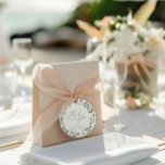 Etiquetas Para Recuerdos Boda de eucaliptos verdes con sabor moderno<br><div class="desc">El diseño presenta un ramo de vegetación acuática, eucalipto, salvia y anémonas dibujadas a mano especialmente para la colección de invitaciones a la boda "Evergreen Garden". Para cambiar los nombres, la ubicación y la fecha del boda y otros detalles, haga clic en "Personalizar". Ver el enlace de la colección en...</div>