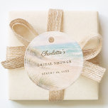 Etiquetas Para Recuerdos Bridal Shower beach coastal elegant DIY<br><div class="desc">Add a beautiful finishing touch to your celebration with this elegant beach bridal shower favor tag. Featuring a soft coastal scene with sandy dunes, gentle ocean waves, and refined typography, this round tag is perfect for seaside-inspired bridal showers, summer celebrations, and destination pre-wedding events. The delicate double-line detail adds a...</div>
