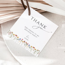 Colorida Plaza de Aniversario de la Flor Silvestre