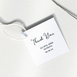Etiquetas Para Recuerdos Dulce y caprichoso | Boda Gracias<br><div class="desc">Estas etiquetas de favores de boda simples y elegantes en blanco y negro presentan una tipografía de escritura de estilo vintage que dice "gracias". Un elegante y clásico aspecto minimalista que sigue siendo único y contemporáneo.</div>